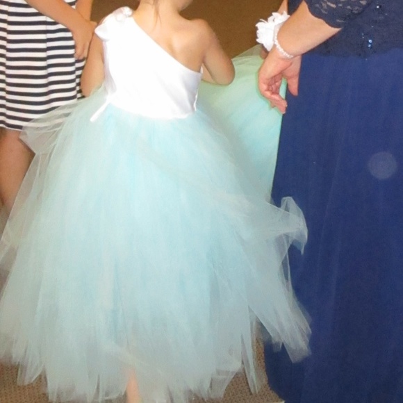 Flower Girl Dress - Picture 2 of 3